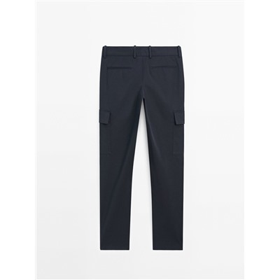 Pantalón cargo tapered fit
