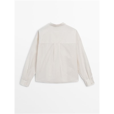 Camisa cropped detalle botones