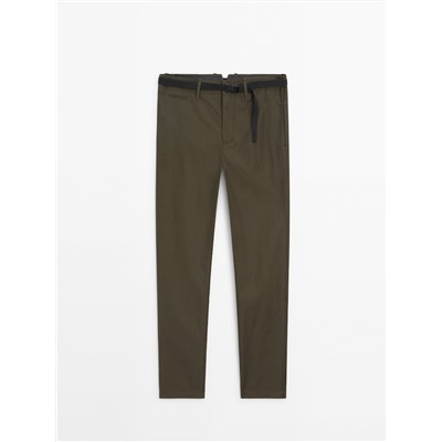 Pantalón chino cinturón relaxed fit