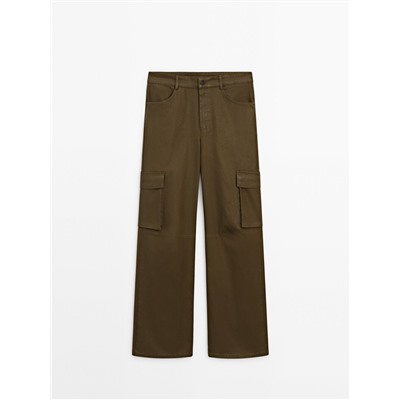 Pantalón cargo encerado
