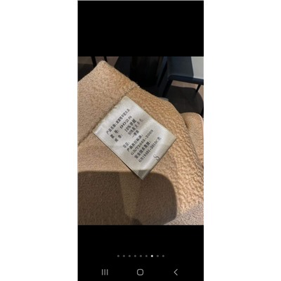 Распродажа Классическая кашемировая версия Max Mara 101801 M изготовлена ​​из верхнего кашемира Lrio Piano Top 90 из австралийской шерсти 10 из кашемирового волнистого материала. Драпировка непобедима. Верхняя часть тела наполнена ощущением высокого класса. Два размера см. Бюст 102. Длина 108. Выгодная распродажа 649¥.