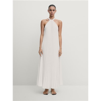 Vestido largo plisado cuello halter