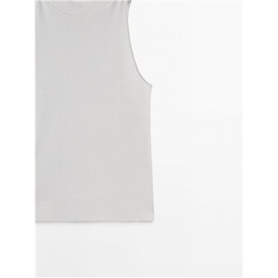 Top halter canalé detalle corte hombro