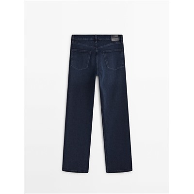 Jeans tiro alto straight fit