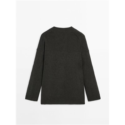 Knit V-neck cardigan with buttons