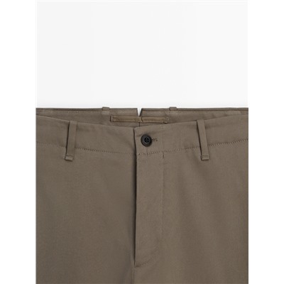 Pantalón chino microestructura slim fit