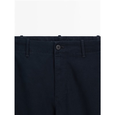 Pantalón chino microsarga tapered fit