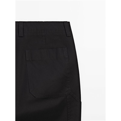 Pantalón detalle bolsillo relaxed fit