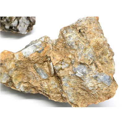 Корунд сапфир в породе 49*37*26мм, 40-49г
