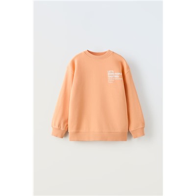SUDADERA TEXTO RELIEVE