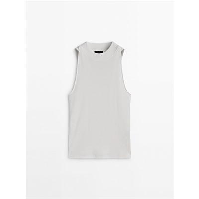 Top halter canalé detalle corte hombro