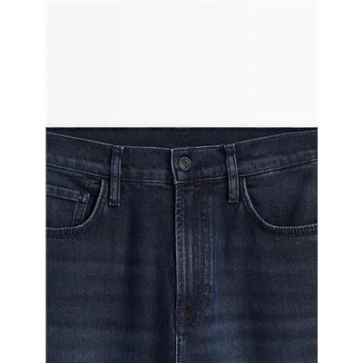 Jeans tiro alto straight fit