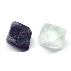Минерал флюорит "Октаэдр" 29*25*26мм, 15-19г (T)