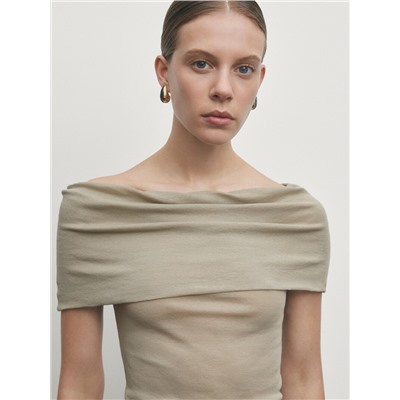 Off-the-shoulder top