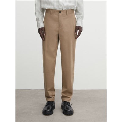 Pantalón chino tapered fit