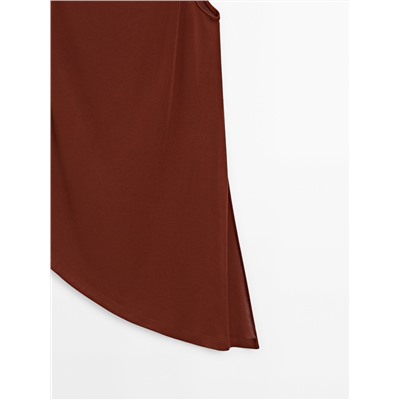 Camiseta tirantes asimétrica