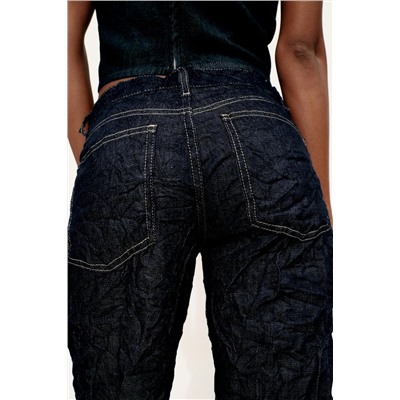JEANS TRF EFECTO ARRUGADO TIRO MEDIO