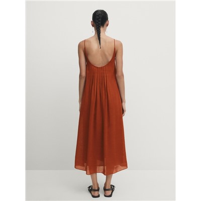 Vestido midi tirantes detalle tablas