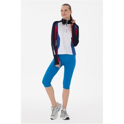 Женщина Saks Service Service Surprise Surprise Discount в корзине
