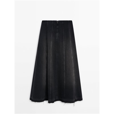 Falda midi vaquera costuras bajo desflecado