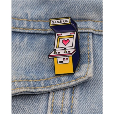 Металлический значок "Game ON" 2*3,4 см