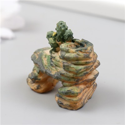 Фигурка для флорариума полистоун «Сад камней и кактус», 5×2.8×4.5 см