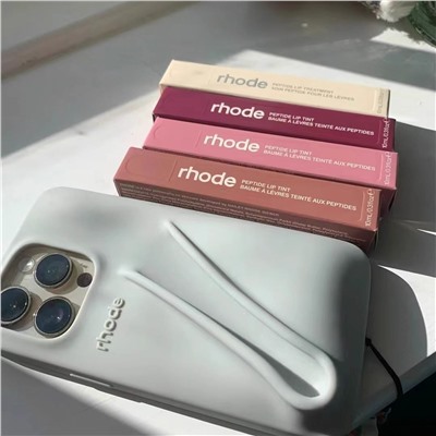 К блескам rhod*e конечно же есть чехлы ❤️   конечно же для iPhon*e 😍  и только для iPhon*e,  любых моделей от 11 до 15го