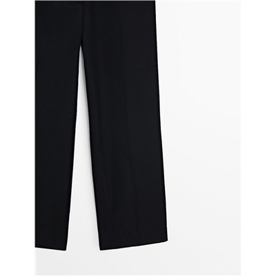 Pantalón liso negro corte recto
