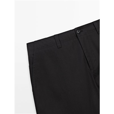 Pantalón detalle bolsillo relaxed fit