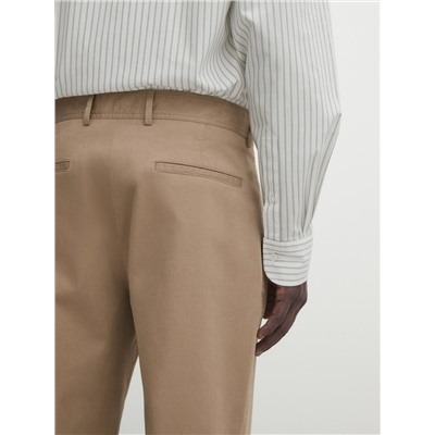 Pantalón chino tapered fit