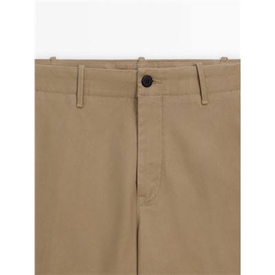 Pantalón chino microsarga tapered fit