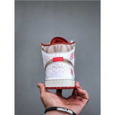 Баскетбольные кроссовки Air Jordan 1 Mid Year of the Snake