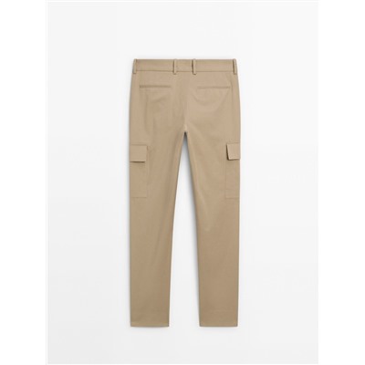 Pantalón cargo tapered fit