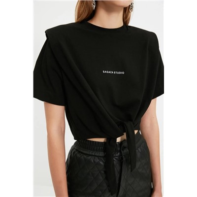 X Sagaza Studio Black Slogan Thitting футболка TPRAW22S0214