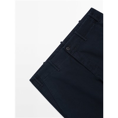 Pantalón chino microsarga tapered fit