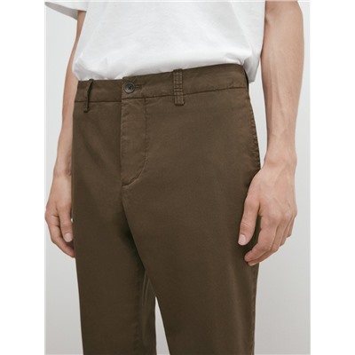 Pantalón estructura slim fit