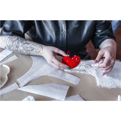 Игольница с петлёй «Сердце», 8.5×6.5×3.5 см, красная