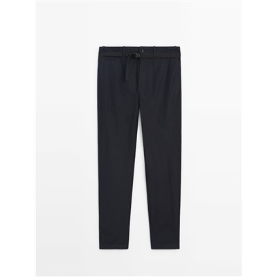 Pantalón chino cinturón relaxed fit