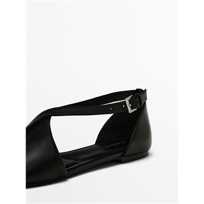 Zapato plano cruzado