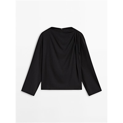 Blusa manga larga detalle hombro drapeado
