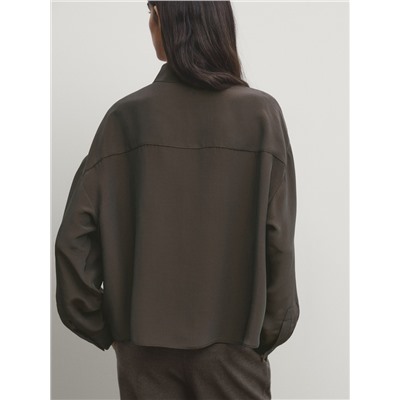 Camisa con seda detalle costura