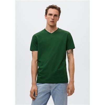 Camiseta básica cuello pico -  Hombre | MANGO OUTLET España