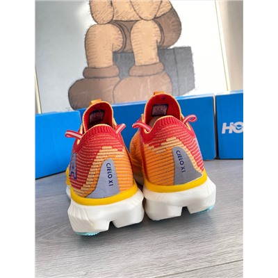 Кроссовки Hoka