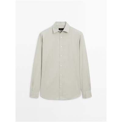 Camisa sarga tintado regular fit