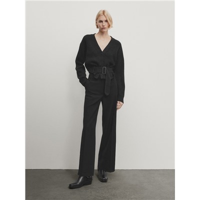 Pantalón liso negro corte recto